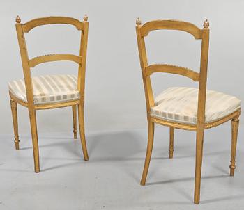 STOLAR, ett par, Louis XVI-stil, omkring år 1900.