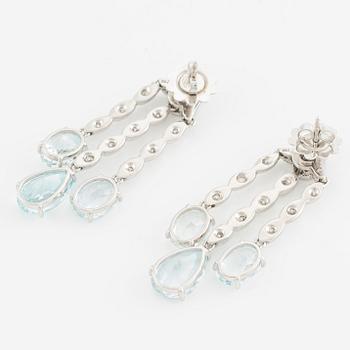 Örhängen, 18K vitguld med akvamariner och briljantslipade diamanter.