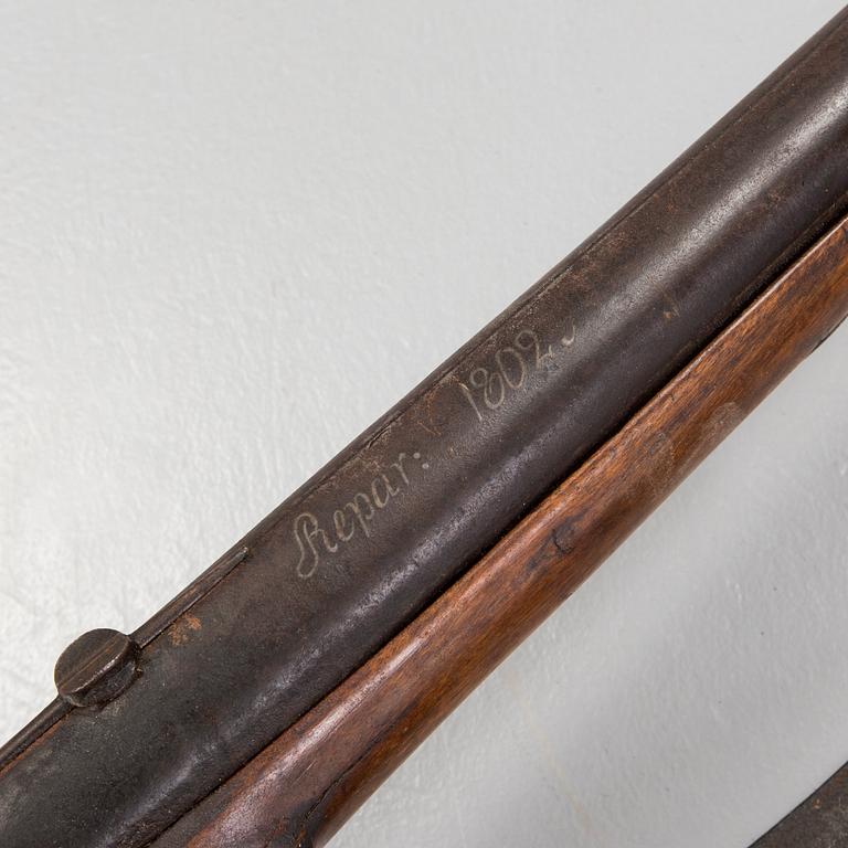A percussion rifle from around year 1800.