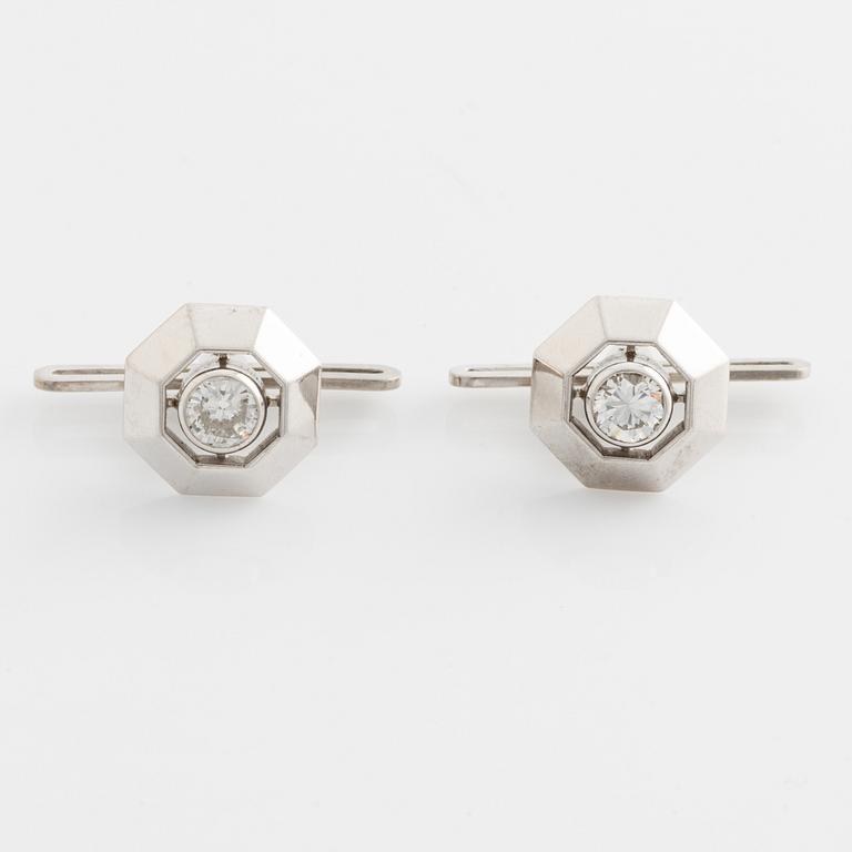 Smoking/skjortknappar, vitguld med briljantslipade diamanter.