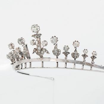 Tiara/Collier Hugo Strömdahl 18K vitguld med gammal- och rosenslipade diamanter.