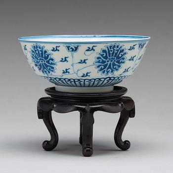 A blue and white 'lotus' bowl, late Qingdynasty with Guangxus six character mark.