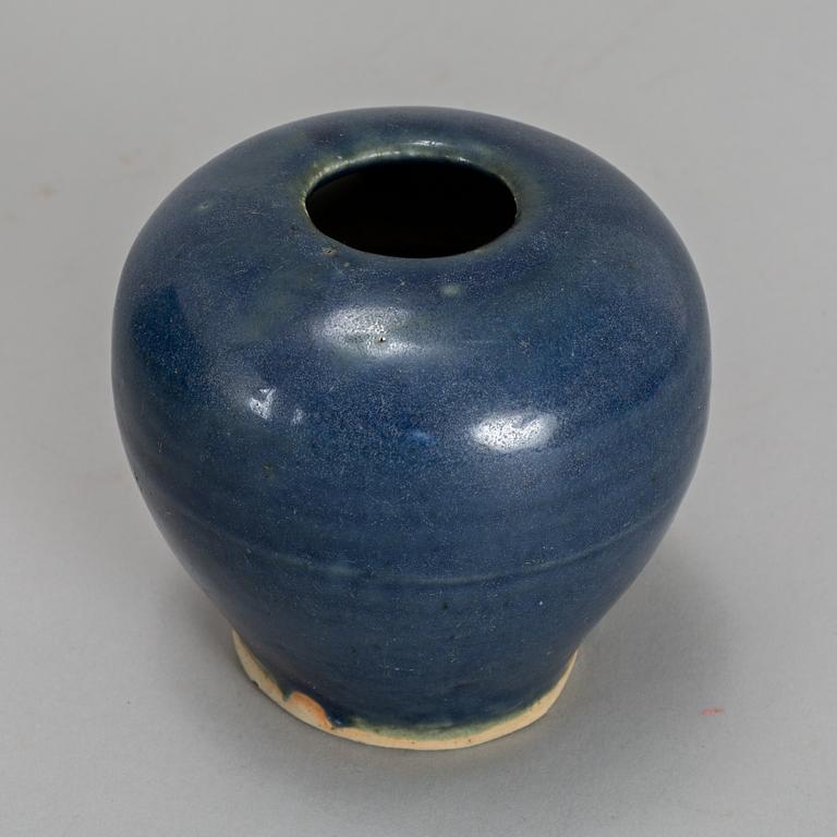 A group of 8 Chinese ceramics, 19/20th Century.