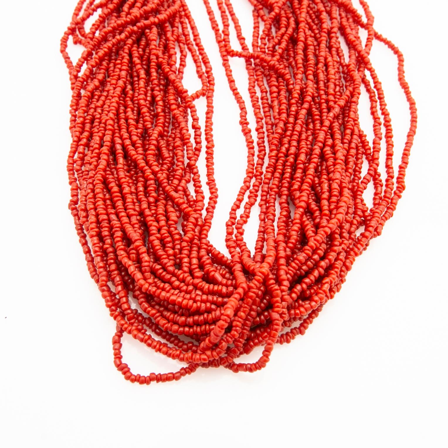 Necklace, with coral and clasp in 18K gold.