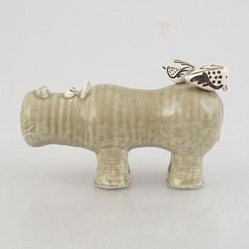 Lisa Larson, figurin, stengods, "Flodhäst med fåglar", Gustavsberg 1966-1970.