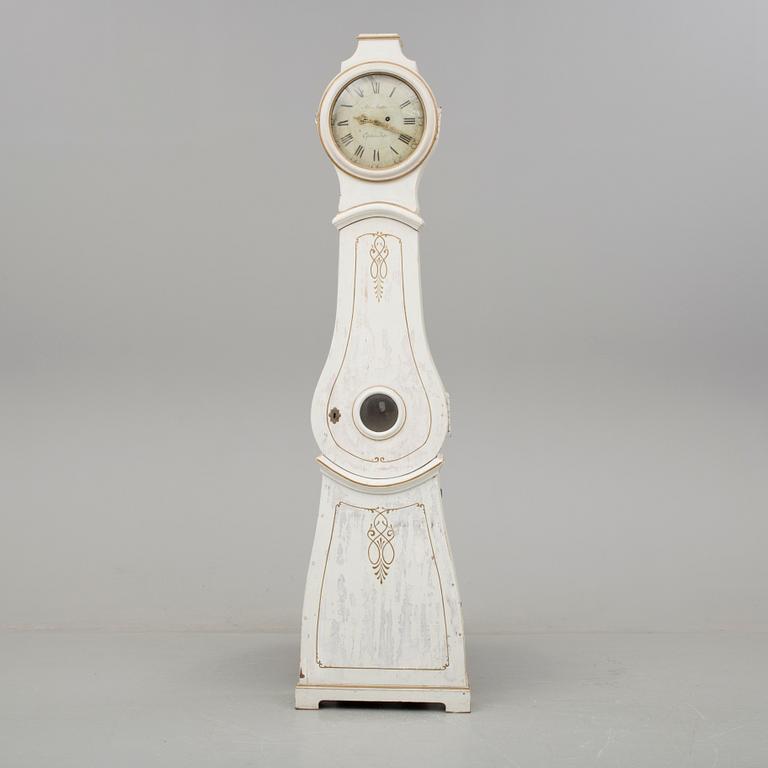 GOLVUR, 2 lod och pendel, Adam Basilier, Eskilstuna, verksam fram till 1782.