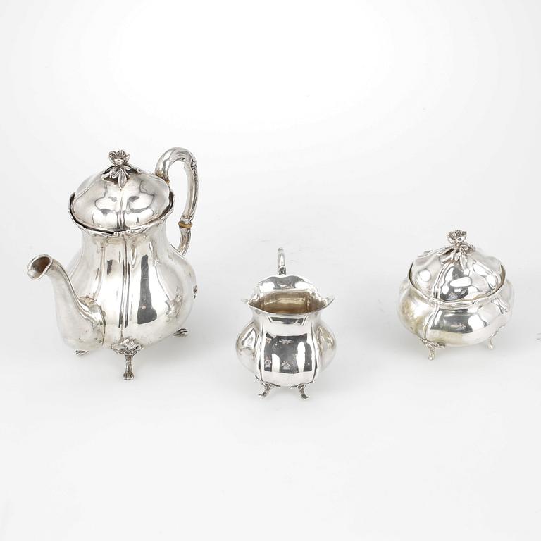 SERVIS, 3 delar, silver, nyrokoko, 1900-talets första hälft. Vikt ca 1169 gram.