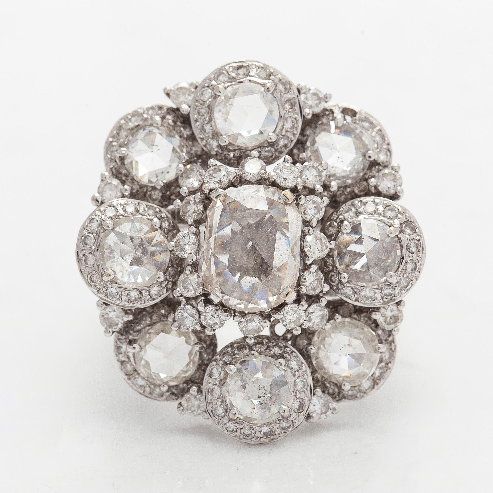 Sormus, 18K valkokultaa, ruusuhiottuja ja briljanttihiottuja timantteja.