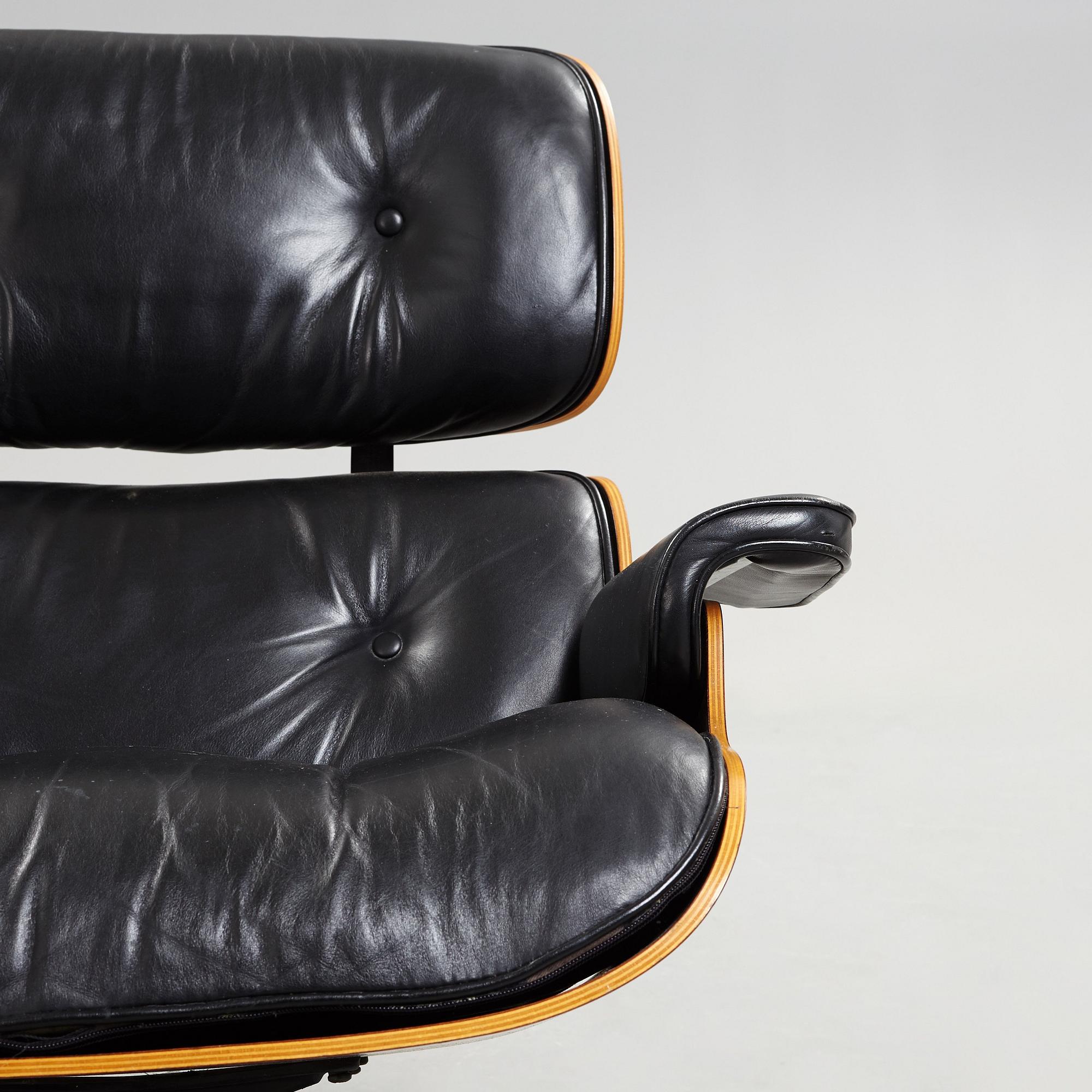 Charles & Ray Eames, fåtölj med ottoman "Lounge chair", Herman Miller, USA.