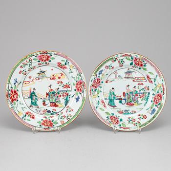 A pair of famille rose plates, Qing dynasty, Qianlong (1736-95).