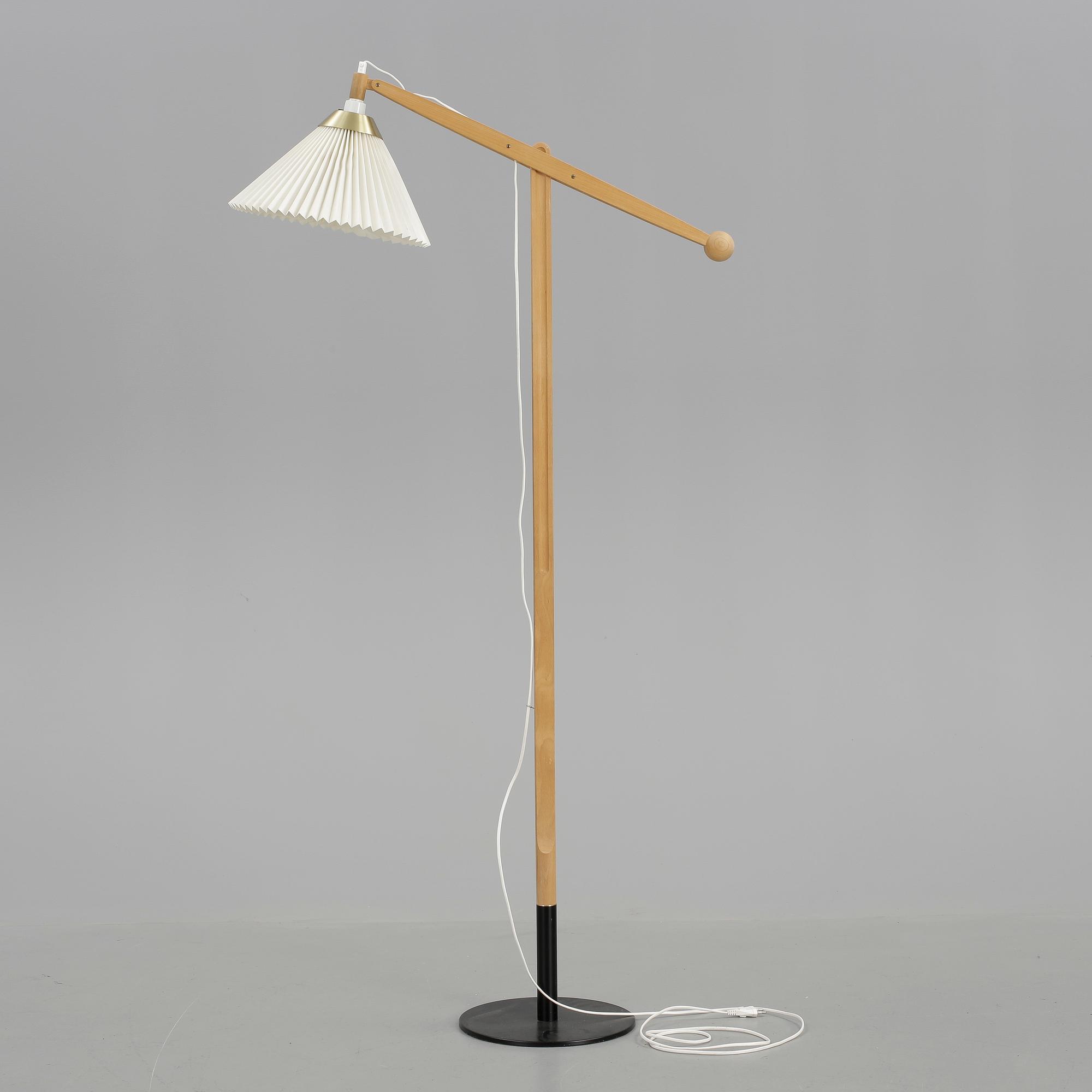 GOLVLAMPA, modell 325, Vilhem Wohlert, Le Klint, 1900-talets slut.