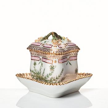 A group of 11 pieces of Royal Copenhagen "Flora Danica", Denmark, 20th Century.