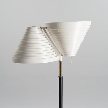 ALVAR AALTO, GOLVLAMPA, A 810. Alvar Aalto, stämplad Valaistustyö.