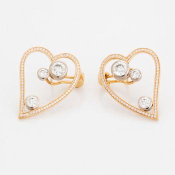 WA Bolin a pair of earrings in 18K gold and white gold set with round brilliant-cut diamonds.