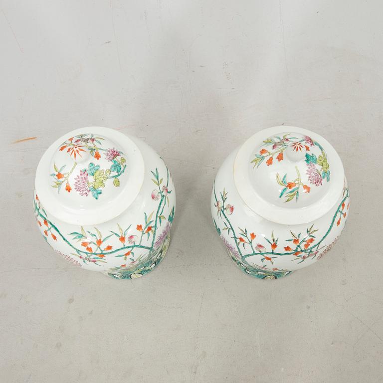 A pair of Chinese porcelain urns 20th century.