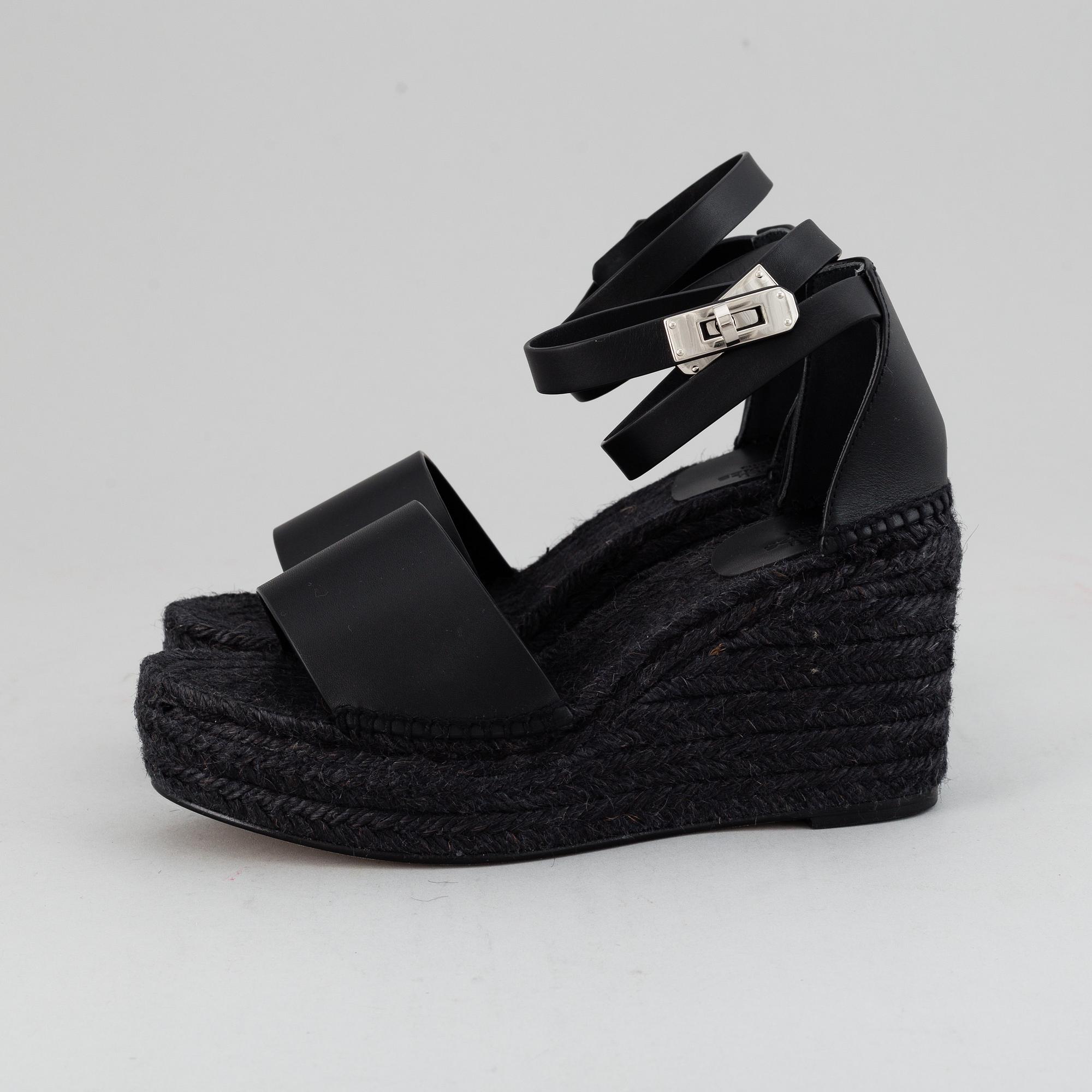 HERMÈS, a pair of black leather 'Tivoli' wedge sandals, 2019, size 38.