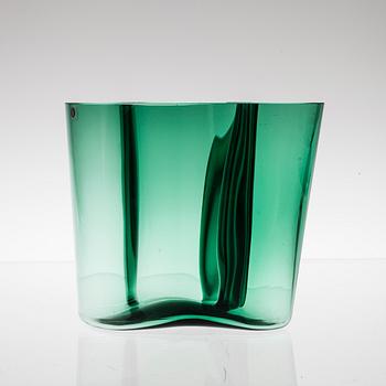 SKÅLAR, 2 st, och VAS, Alvar Aalto, Iittala. 1980-2000-talet.