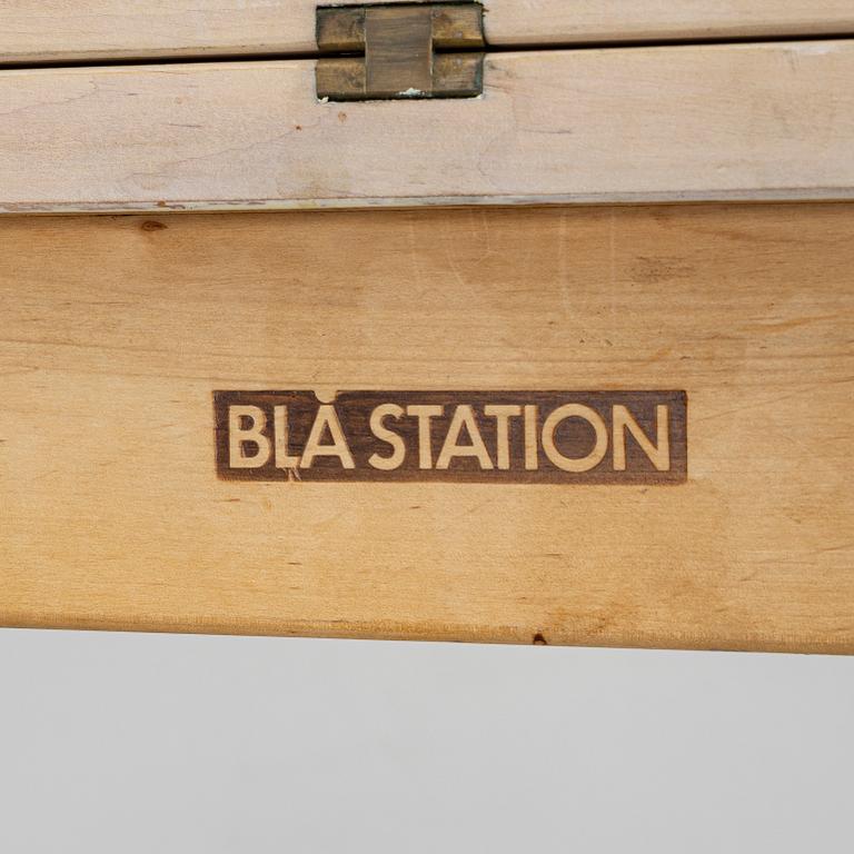 Börge Lindau, bord, "Simsalabim", Blå Station, 1990-tal.