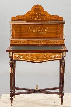 DAMSKRIVBORD, Louis XVI-stil, 1900-talets andra hälft.