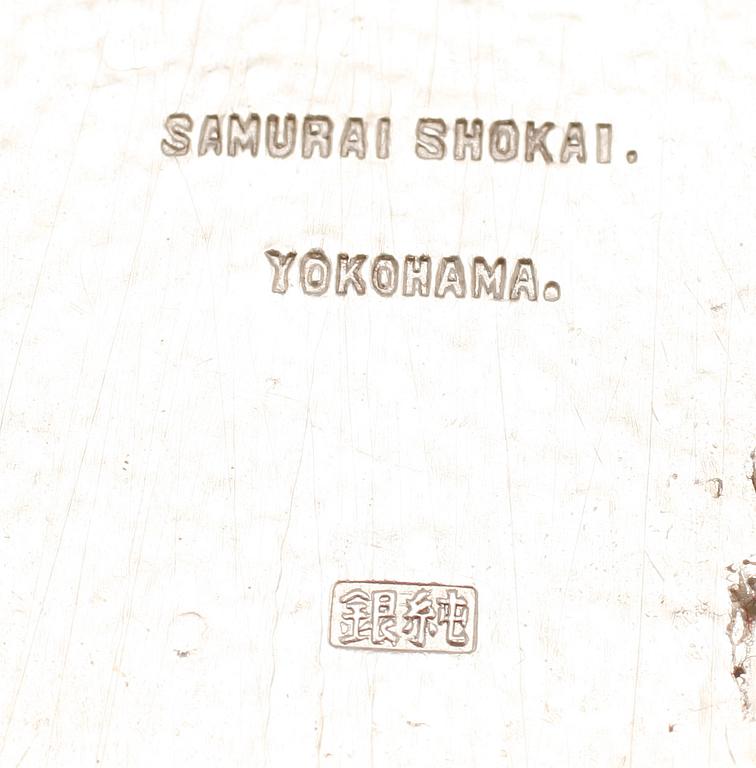 KOPPAR MED FAT, 4 st, silver, Samurai Shokai Yokohama, Japan, Mejiperioden (1868-1912). Vikt 314 g.