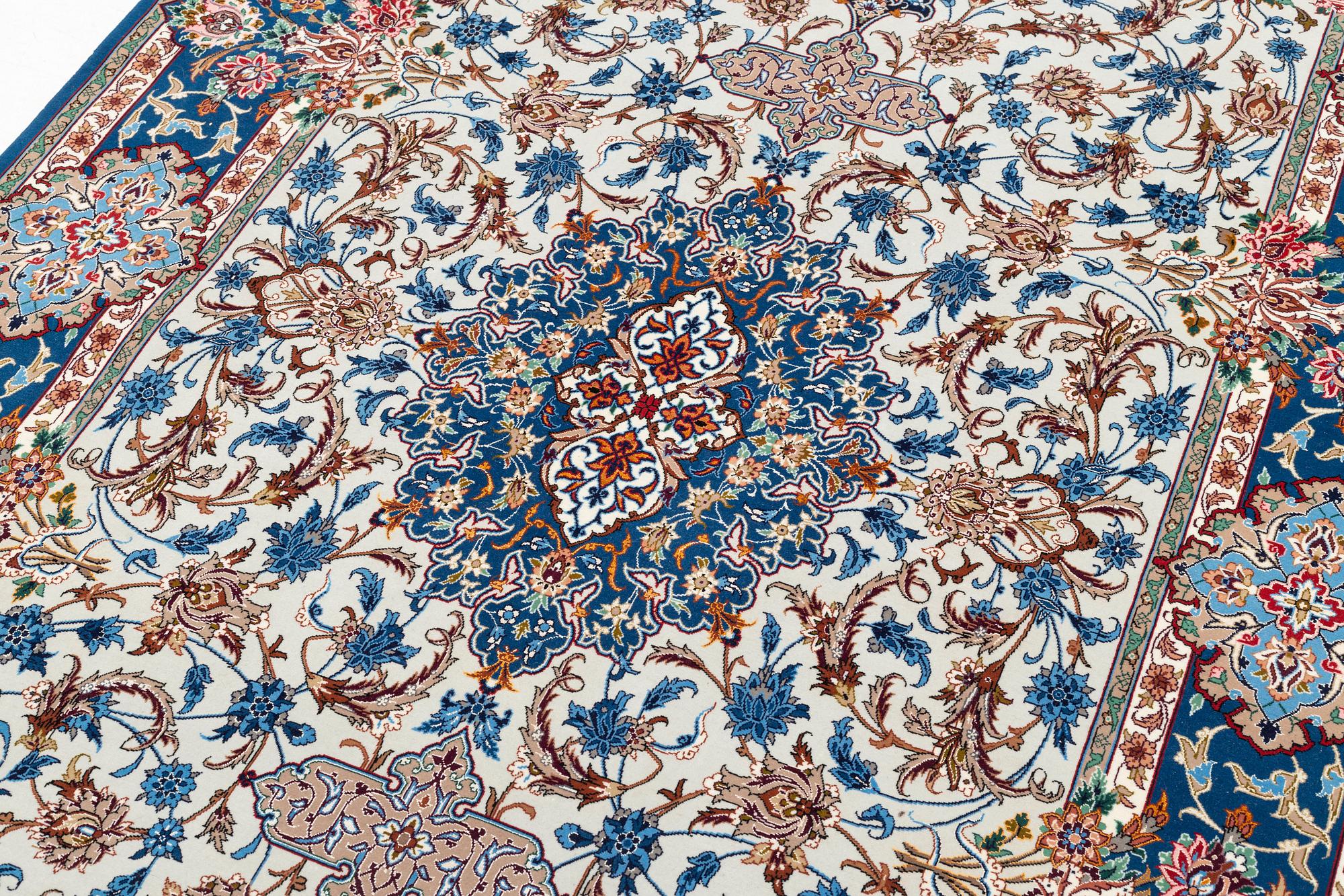 Matta, old Isfahan, part silk, signerad, ca 233 x 148 cm.