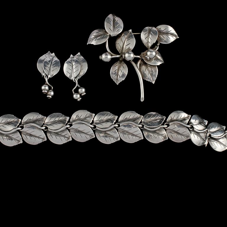 GARNITYR, 3 delar, sterlingsilver, Gertrud Engel för A. Michelsen, Stockholm, 1951. Vikt  47 g.