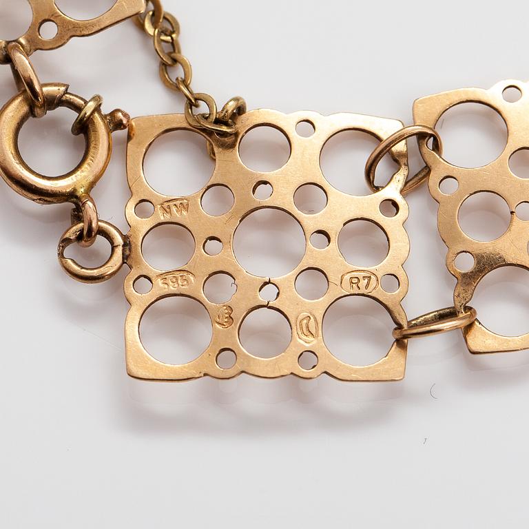 LIISA VITALI, ARMBAND "Pitsi", 14K guld. Westerback, Helsingfors 1970.