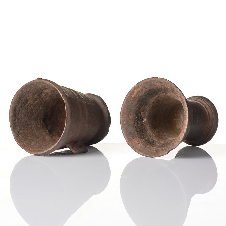 Mortlar, två stycken, 1700 - tidigt 1800-tal.