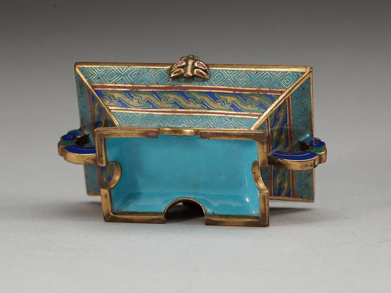 A Cloisonné brush washer pot, Qing dynasty, 19th Century.