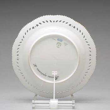 A set of 12 Royal Copenhagen 'Flora Danica' dessert dishes, Denmark, 20th Century.
