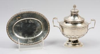 SOCKERSKÅL MED FAT, silver, gustaviansk stil, CG Hallberg, Stockholm 1914.