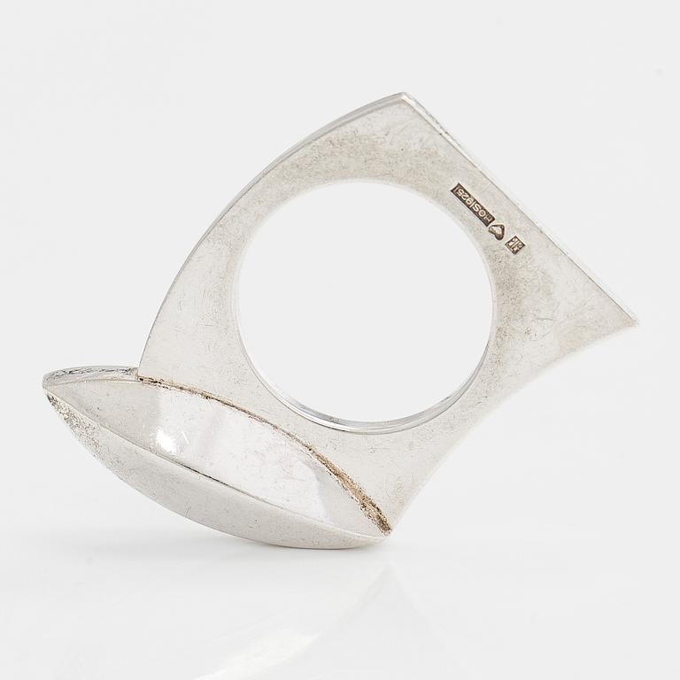 Ring, sterlingsilver och emalj. Kaunis koru, Helsingfors.