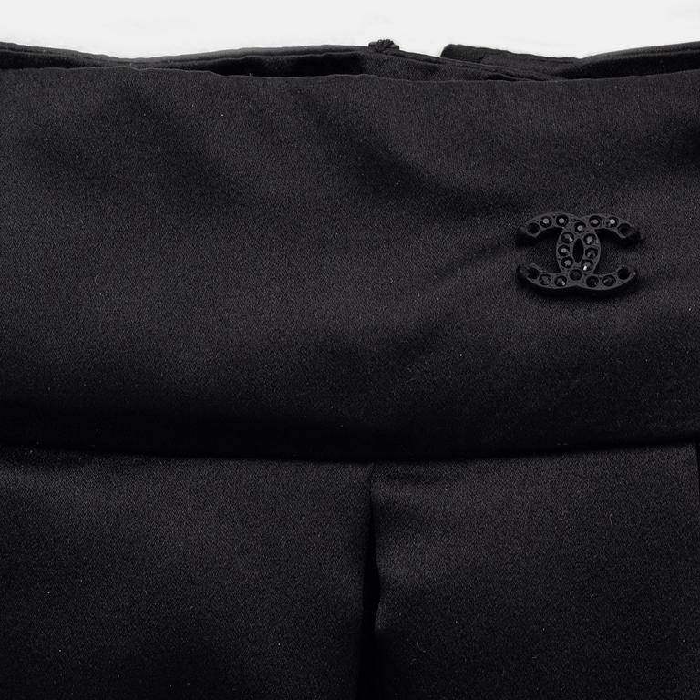 Chanel, a black silk skirt with a collar/top, size 34.