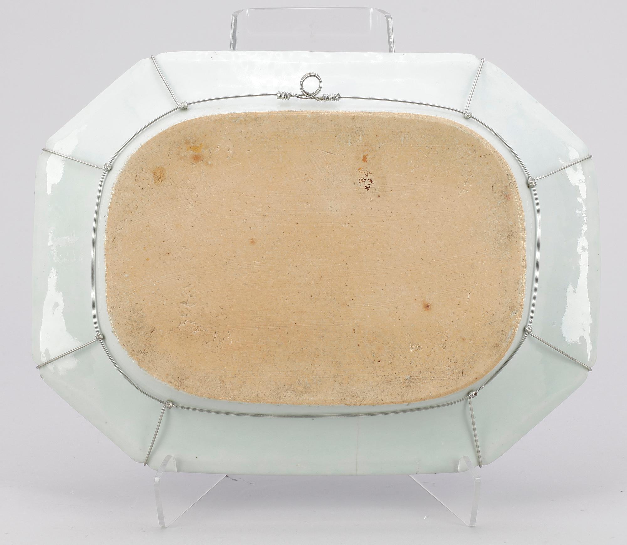 STEKFAT, porslin, Kina, Qianlong (1736-1796).