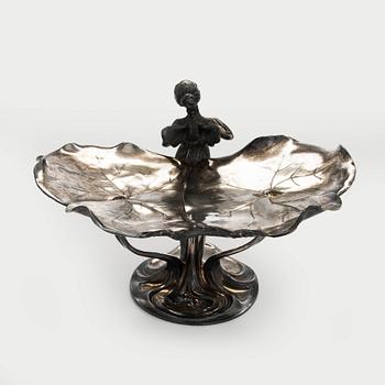 Jalallinen vati, jugend, Württembergische Metallwarenfabrik, Saksa, 1900-luvun alussa.