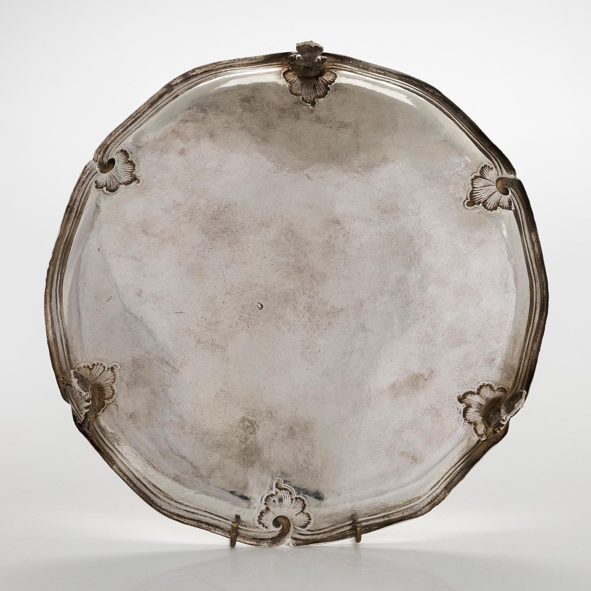 Serving dish, silver, 18th century, indistinct mark.