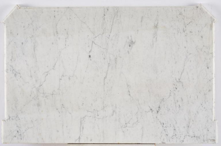 A late Gustavian mahogny commode.