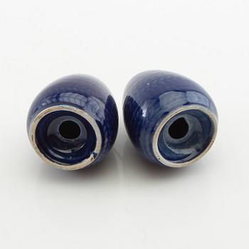 Hertha Bengtson, kannor och tillbringare "Blå Eld" 9 dlr Rörstrand porslin.