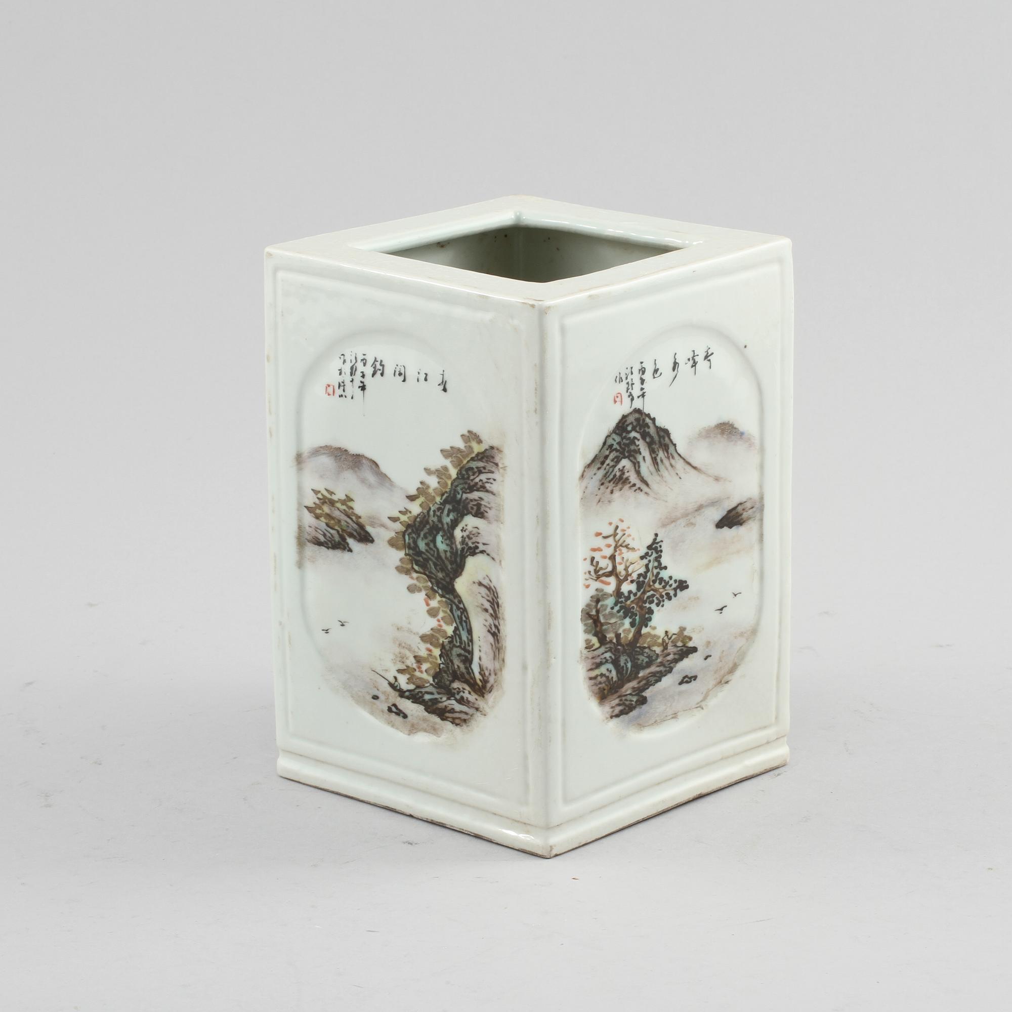 PENSELSTÄLL, porslin, Kina, 1900-tal.