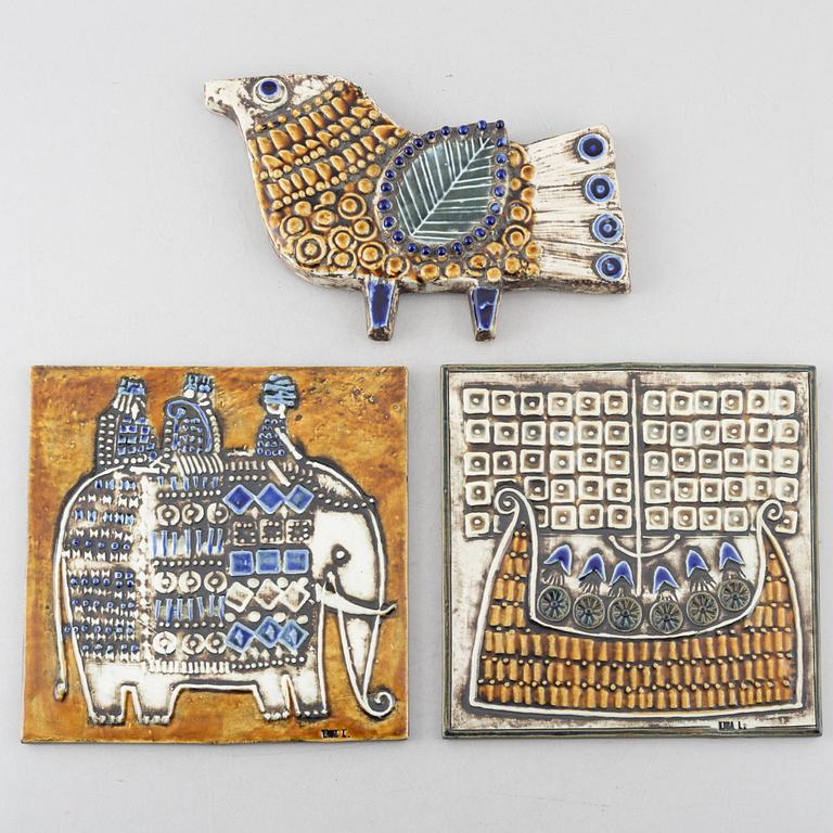 Lisa Larson, väggreliefer, 3 st, stengods, bl.a. ur serien "Unik", Gustavsberg.