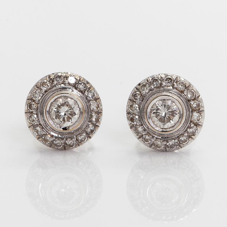 Örhängen, briljantslipade diamanter, 18K vitguld.