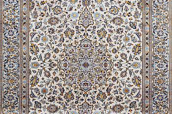 A carpet, Kashan, ca 361 x 253 cm.