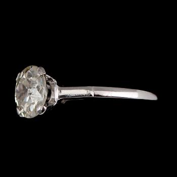 RING, platina, solitär briljantslipad diamant 2.26 ct.