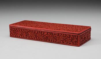 A red lacquered box with cover, Qing dynasty.