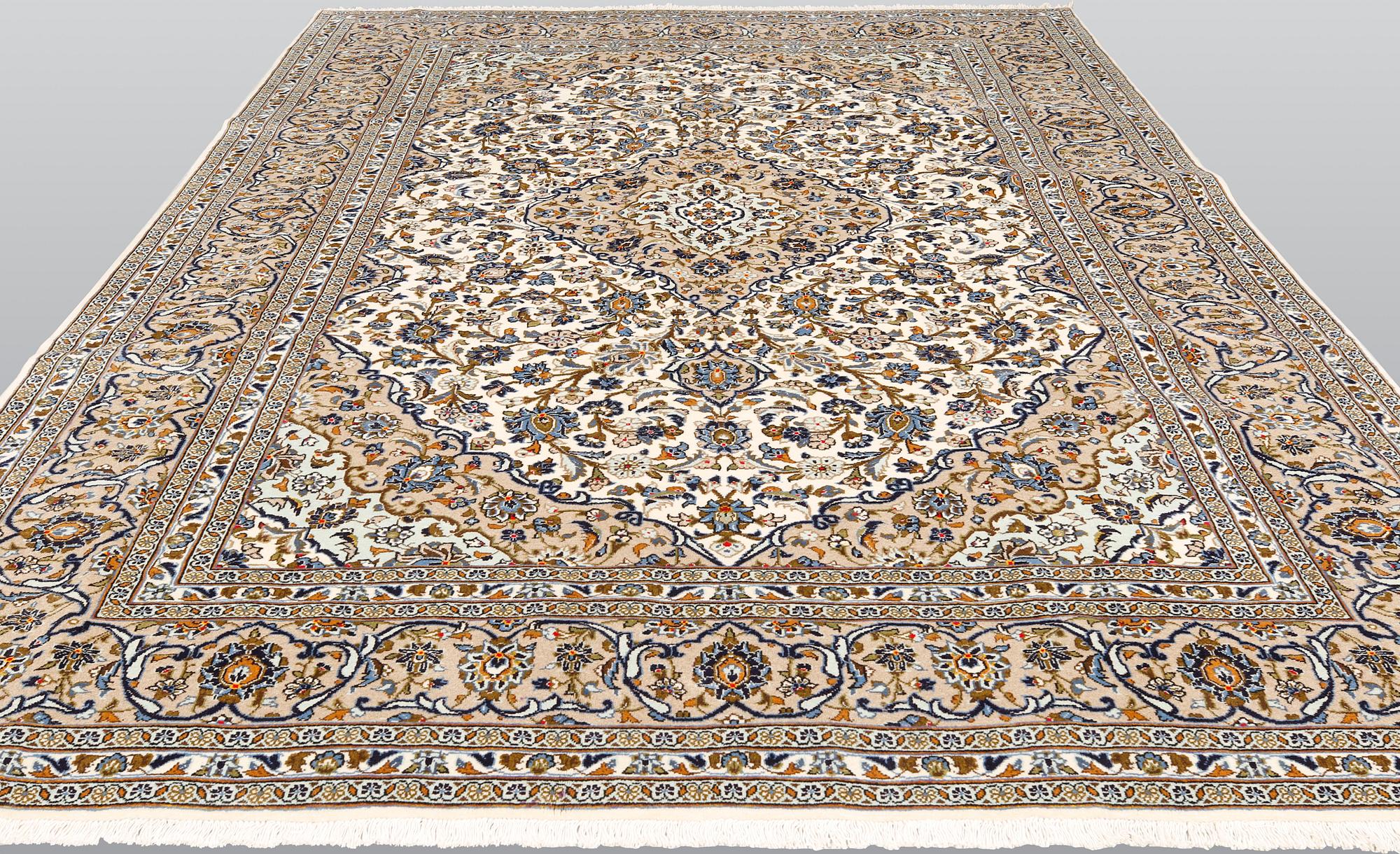 Matta, Keshan, ca 355 x 252 cm.