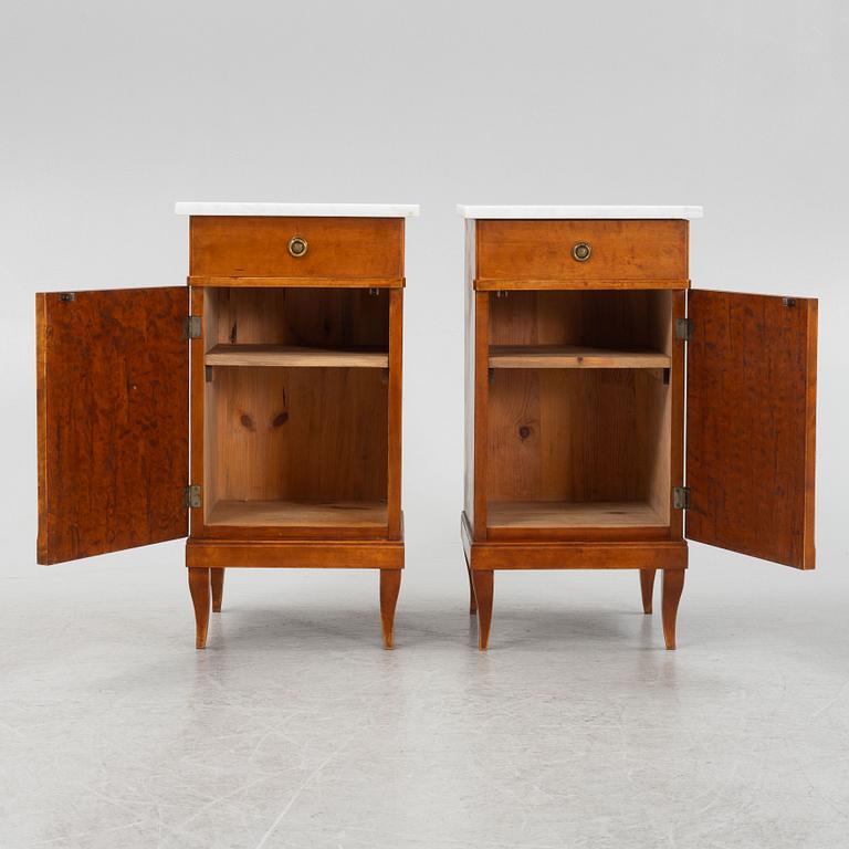 Sängbord, ett par, jugend, 1900-talets början.