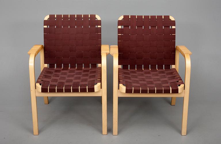 KARMSTOLAR, ett par, modell 45, Alvar Aalto, Artek. Modellen formgiven 1947.