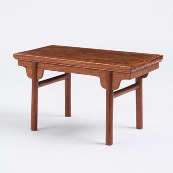 A small hardwood recessed-leg table, Qing dynasty, 17th/18th Century.