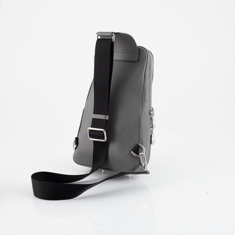 Louis Vuitton, a grey taiga 'Avenue' sling bag, 2022.
