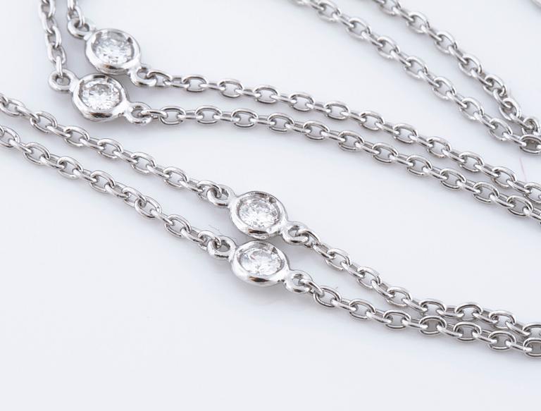 A ca 0.45 cts brilliant cut diamond necklace.